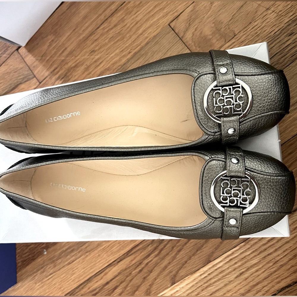 Liz Claiborne flats size 7 NEW